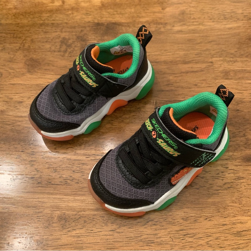 Kids Light Up Sketch-O-Saurus Sneakers in Black, Green, and Orange; Size 6